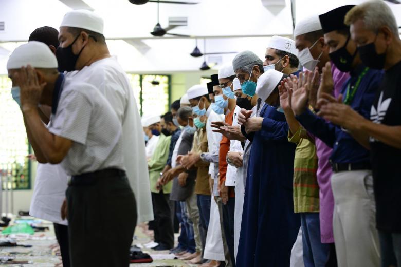 Mosques to increase capacity to 75%; bookings no longer needed for second Friday prayer session
